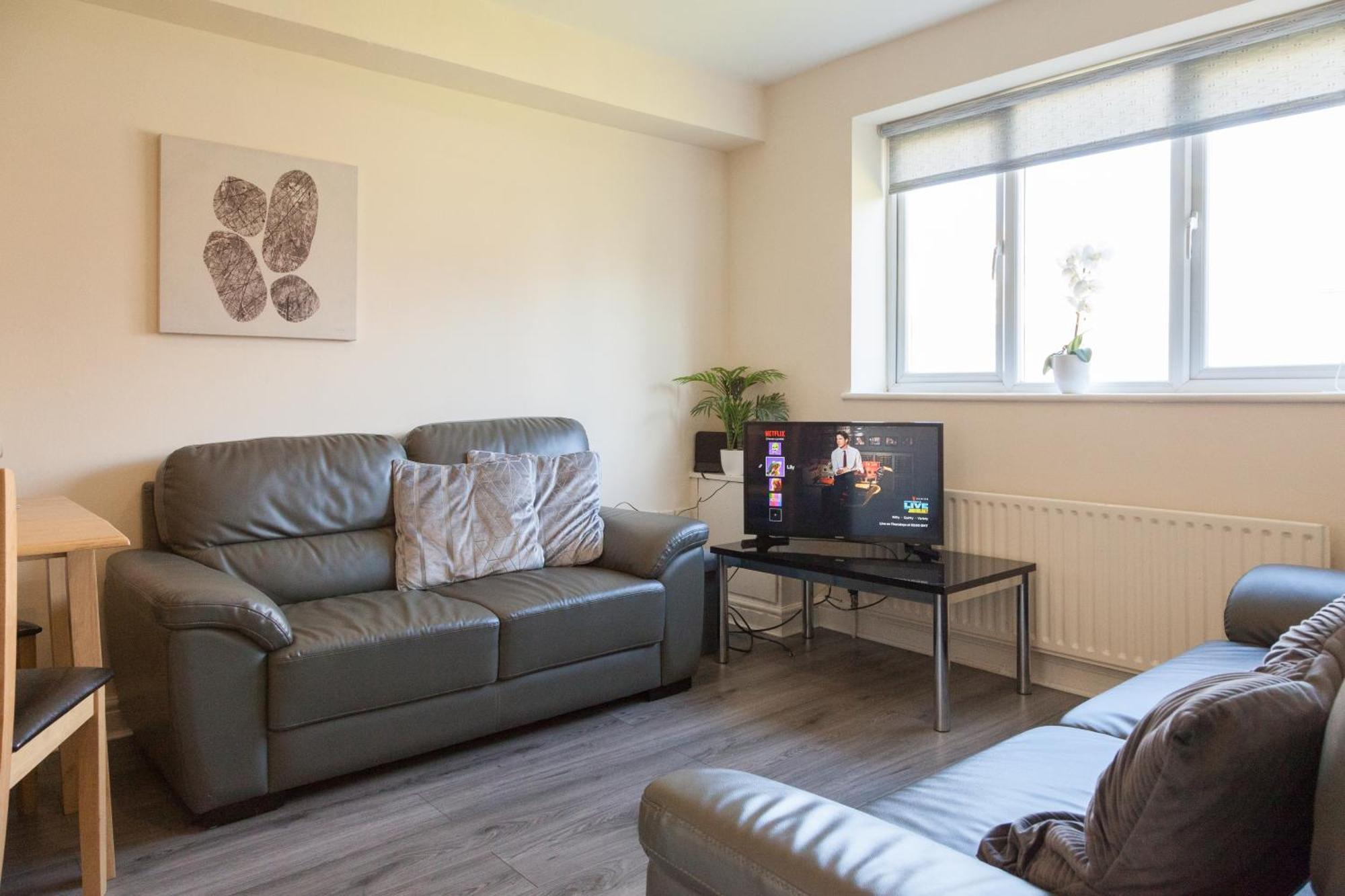 Pinfold Court Apartments Ноусли Экстерьер фото